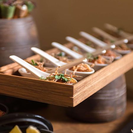 Radisson Blu Hotel Riyadh Convention And Exhibition Center Εξωτερικό φωτογραφία A selection of tapas