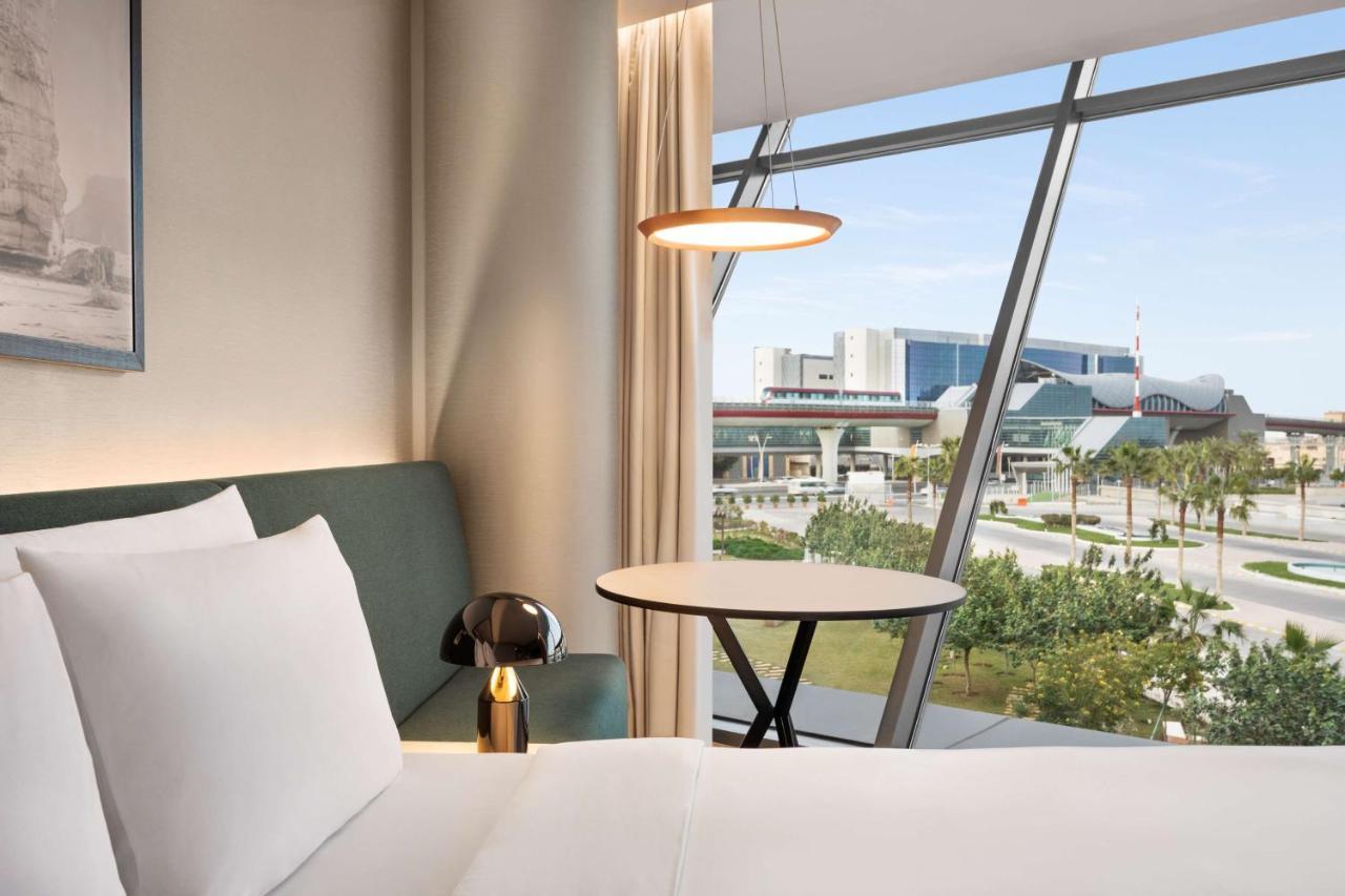 Radisson Blu Hotel Riyadh Convention And Exhibition Center Εξωτερικό φωτογραφία A guest room at the hotel