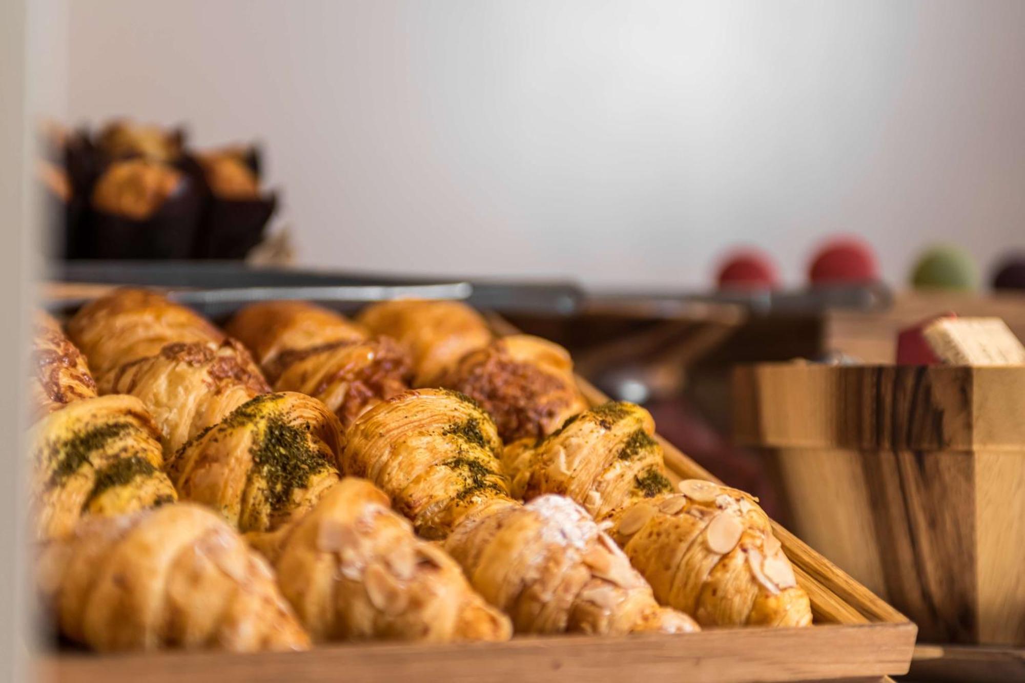 Radisson Blu Hotel Riyadh Convention And Exhibition Center Εξωτερικό φωτογραφία Croissants