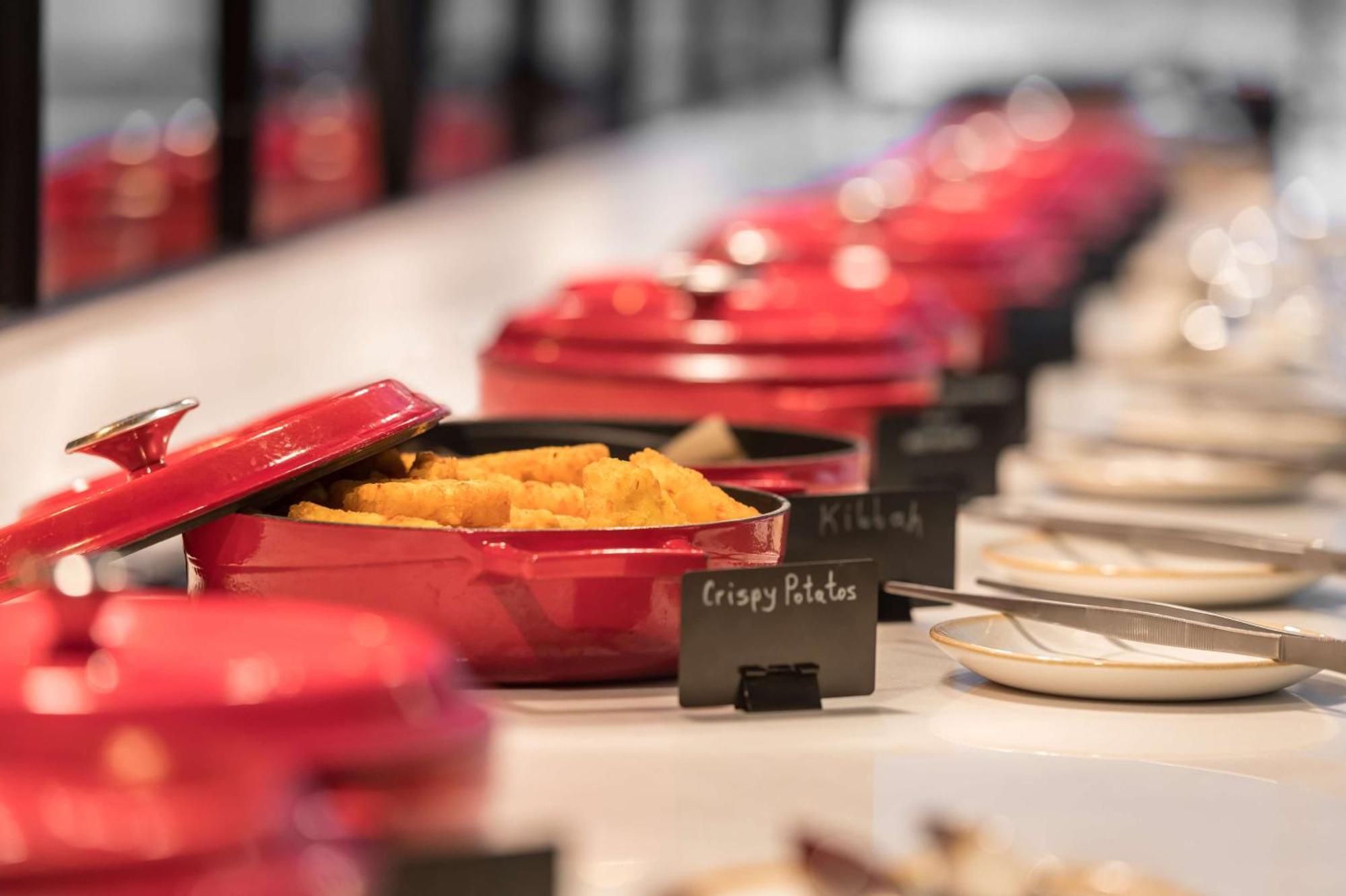 Radisson Blu Hotel Riyadh Convention And Exhibition Center Εξωτερικό φωτογραφία A Le Creuset cocotte