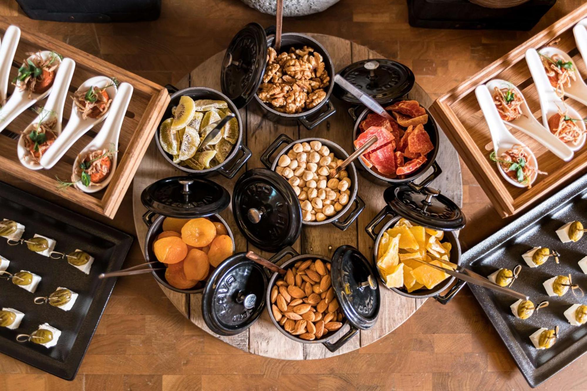 Radisson Blu Hotel Riyadh Convention And Exhibition Center Εξωτερικό φωτογραφία A selection of tapas