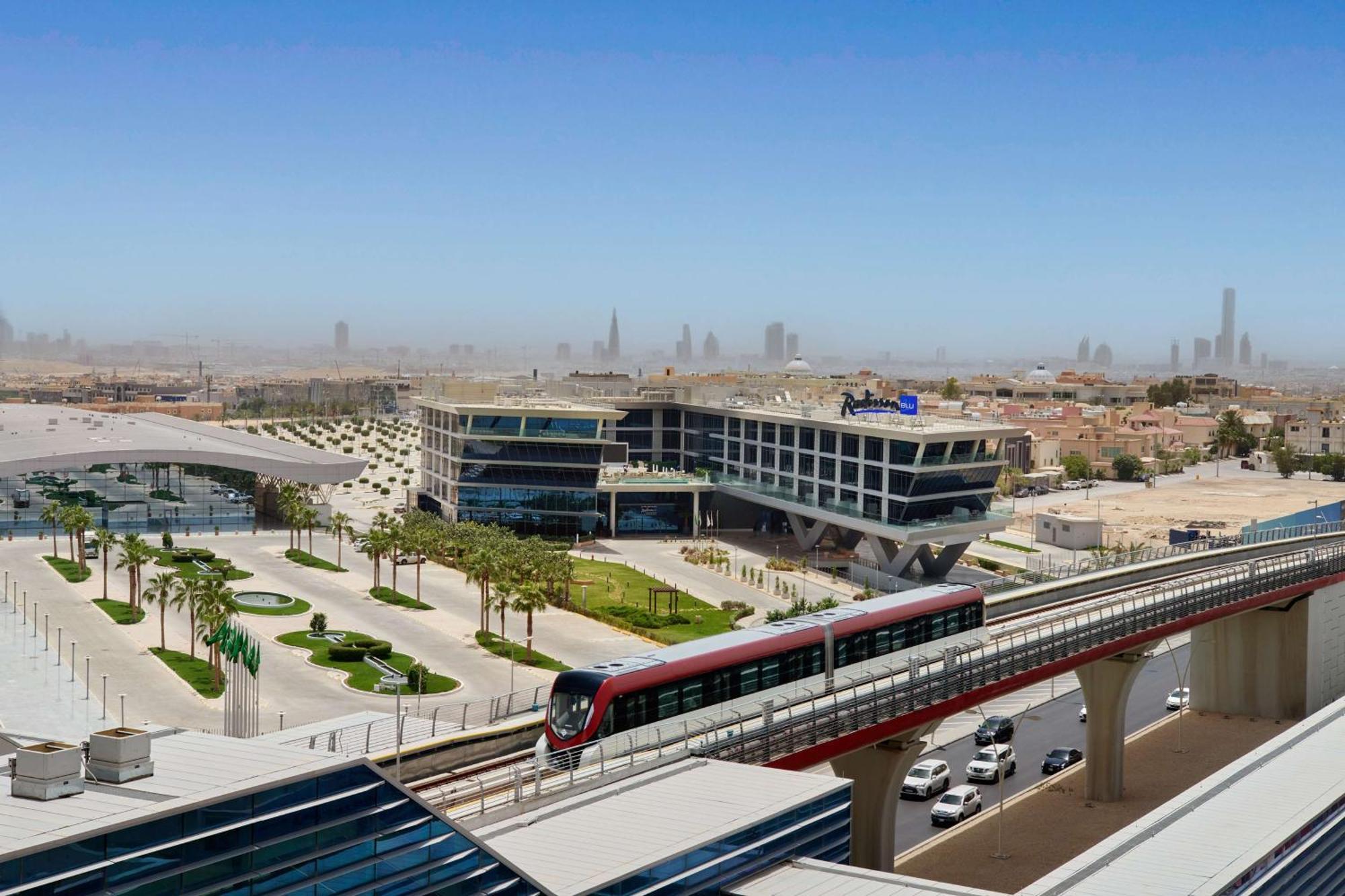 Radisson Blu Hotel Riyadh Convention And Exhibition Center Εξωτερικό φωτογραφία Al Suhail Metro Station