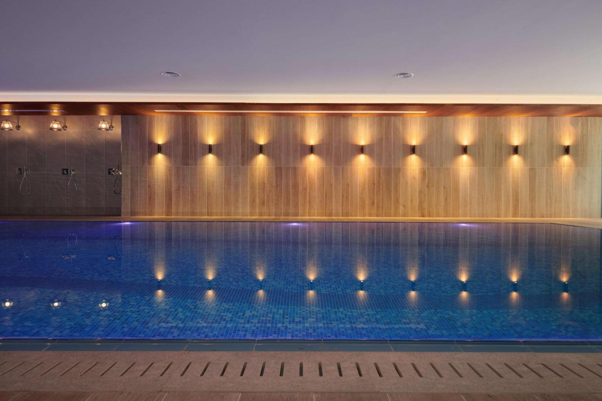 Radisson Blu Hotel Riyadh Convention And Exhibition Center Εξωτερικό φωτογραφία The swimming pool at The Dorchester