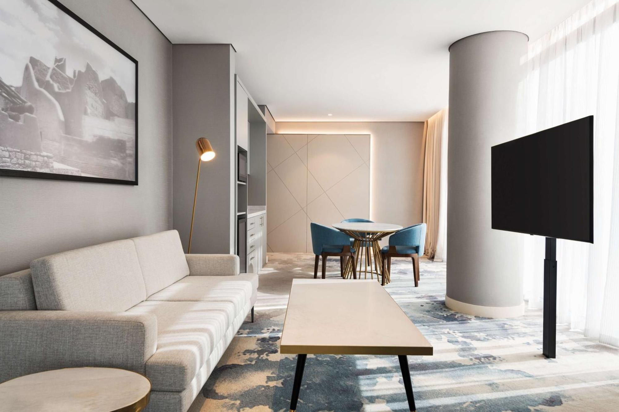 Radisson Blu Hotel Riyadh Convention And Exhibition Center Εξωτερικό φωτογραφία A suite at the hotel