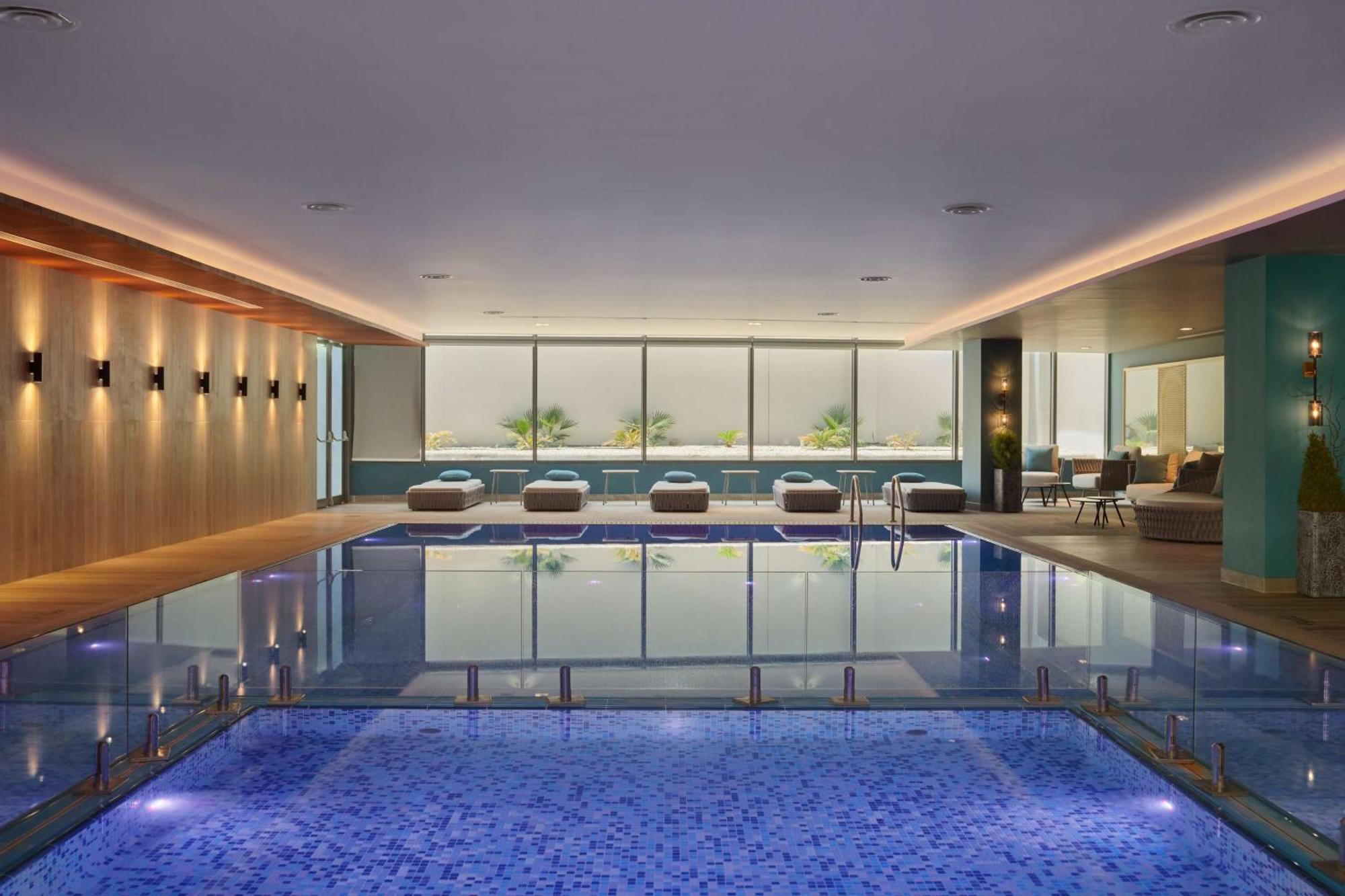 Radisson Blu Hotel Riyadh Convention And Exhibition Center Εξωτερικό φωτογραφία The swimming pool at The Dorchester