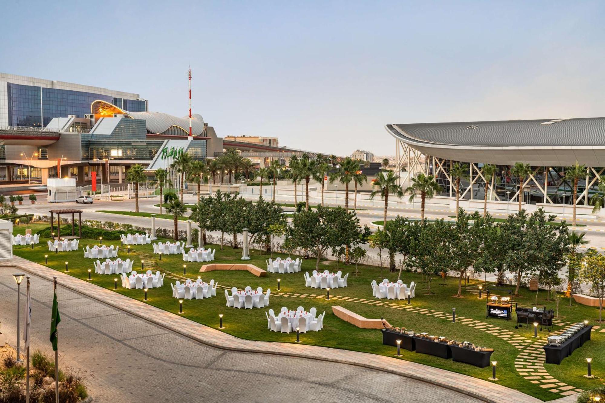 Radisson Blu Hotel Riyadh Convention And Exhibition Center Εξωτερικό φωτογραφία The Green