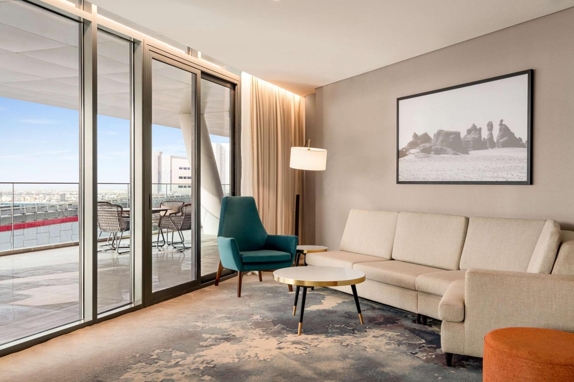 Radisson Blu Hotel Riyadh Convention And Exhibition Center Εξωτερικό φωτογραφία A suite at the hotel