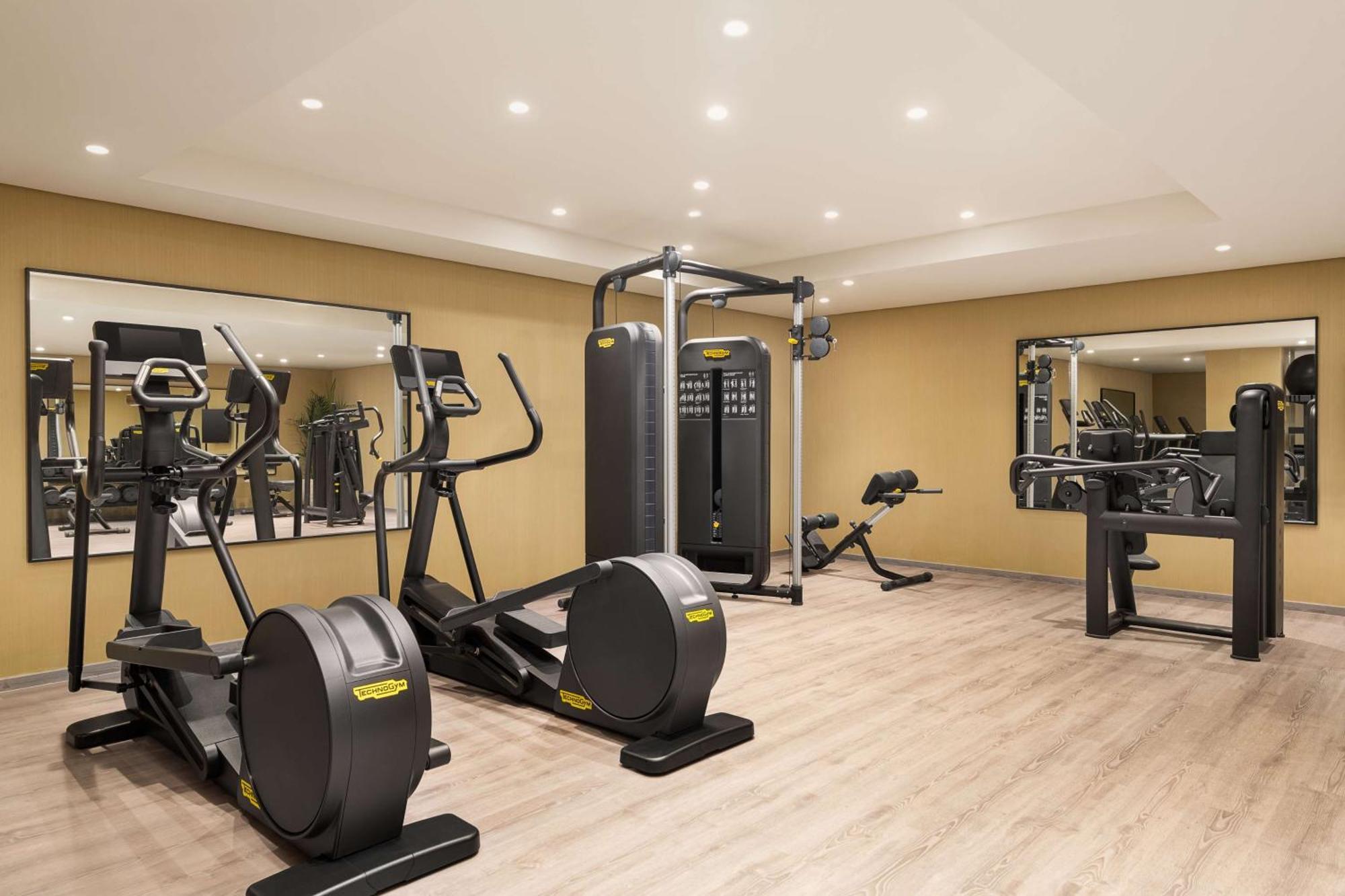 Radisson Blu Hotel Riyadh Convention And Exhibition Center Εξωτερικό φωτογραφία The gym at the hotel