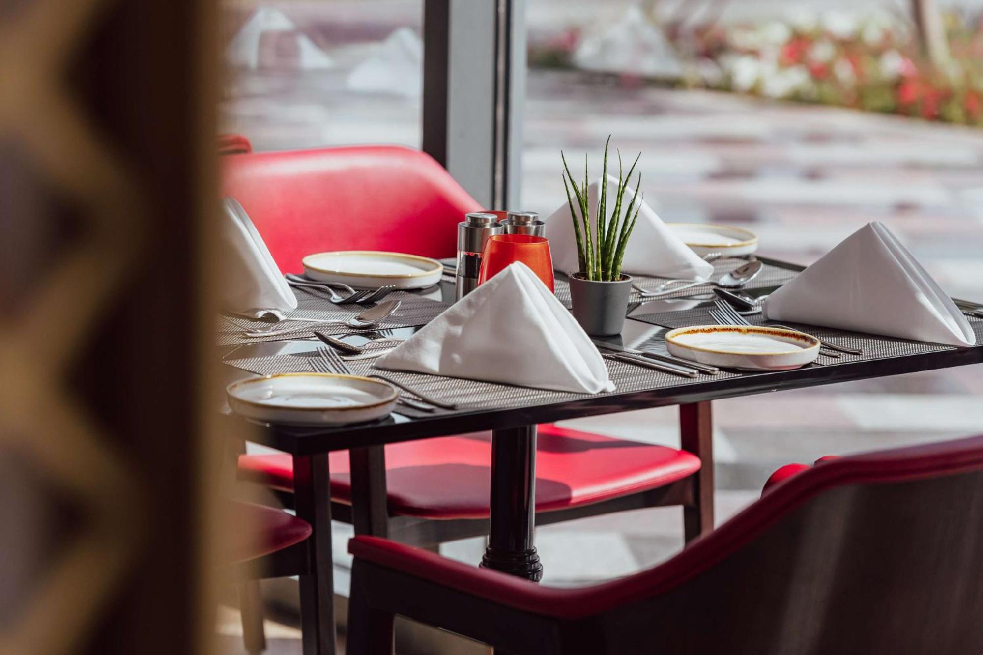 Radisson Blu Hotel Riyadh Convention And Exhibition Center Εξωτερικό φωτογραφία Restaurant