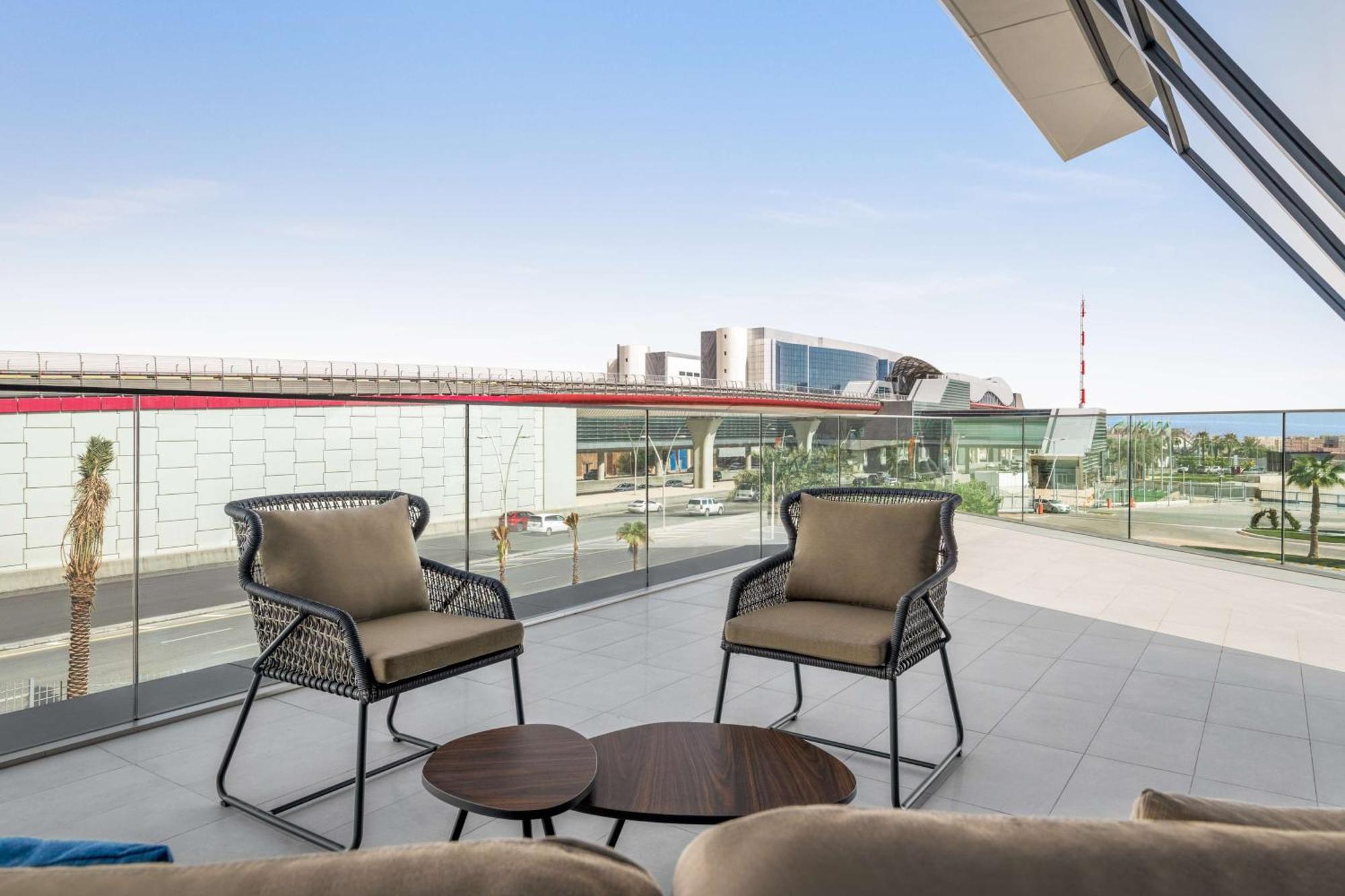 Radisson Blu Hotel Riyadh Convention And Exhibition Center Εξωτερικό φωτογραφία The Sky Bar